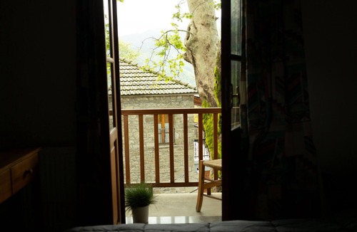 Pyrsogianni House | Guest House 'Armoloi Room 6' with Mountain View, Shared Terrace and Wi-Fi
