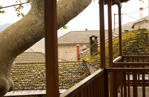 Pyrsogianni House | Guest House 'Armoloi Room 6' with Mountain View, Shared Terrace and Wi-Fi