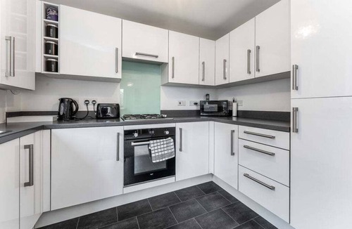 Niddrie Apartment | GuestReady - Edinburgh Elegant home