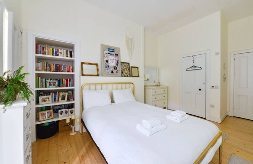 Bruntsfield Apartment | GuestReady - Lovely & Overlooking Edinburgh Castle