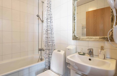 Husavik Hotel | Hótel Húsavík