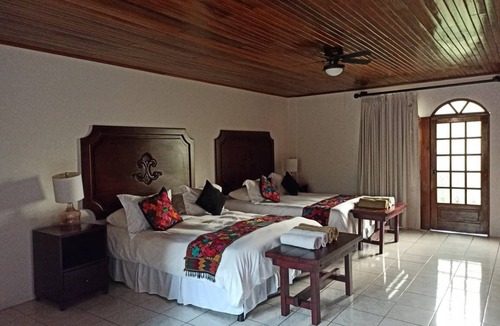 Alajuela Bed & Breakfast | Hacienda Escondida