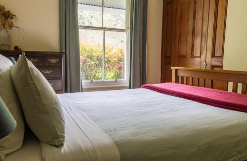 Duvauchelle House | Halfmoon Cottage