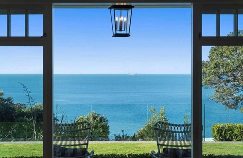 Campbells Bay House | Hampton on View, Luxury Clifftop in Campbells Bay