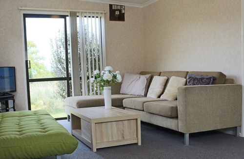 Hamurana Cottage | HAMURANA HAVEN - HAMURANA HOLIDAY HOME, family friendly in Hamurana