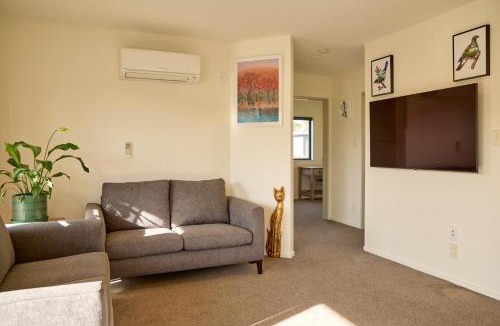 Kaikoura House | Handy Location, Ocean & Mountain Views, Spacious Yard - KK46451