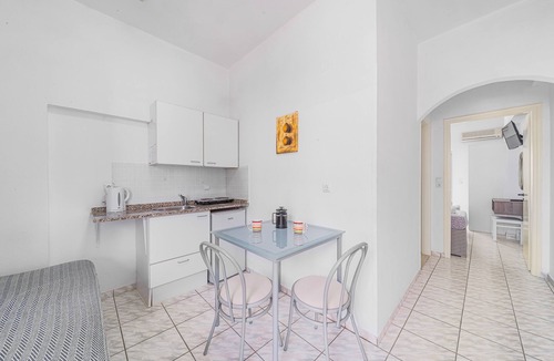 Malia House | Happy Days Studios