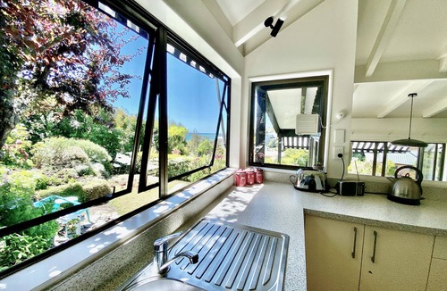 Britannia Heights House | Harbour Lights - Nelson waterfront home with stunning views.