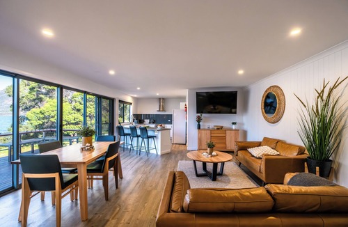 Coles Bay House | Harbour Master