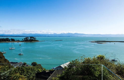 Stepneyville Apartment | Harbour View - One - Nelson Waterfront Apartment