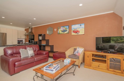 Whangamata House | Harbourside Haven - Whangamata Holiday Home