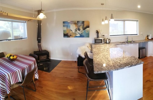 Raglan House | HarbourViews, North Facing and recently renovated.
