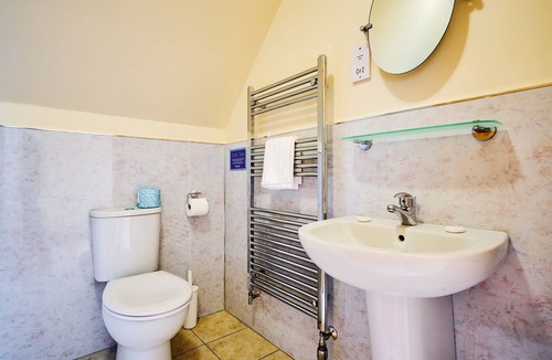 Blairgowrie Cottage | HAZEL LODGE, pet friendly, with open fire in Alyth