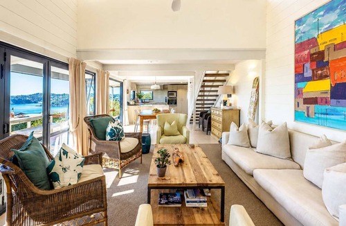 Oneroa House | Headland Views Oneroa -Oneroa Coastal Home