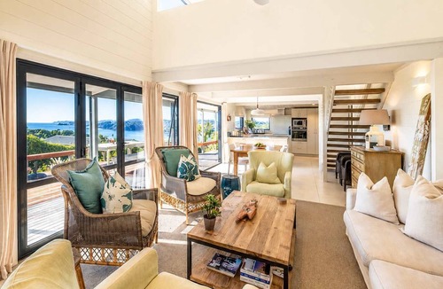 Oneroa House | Headland Views Oneroa -Oneroa Coastal Home