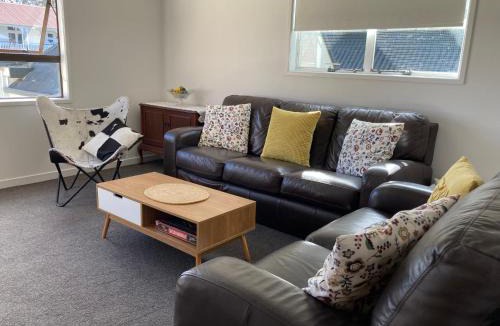 Russell House | Heart of Russell Apartment - Russell Apartment