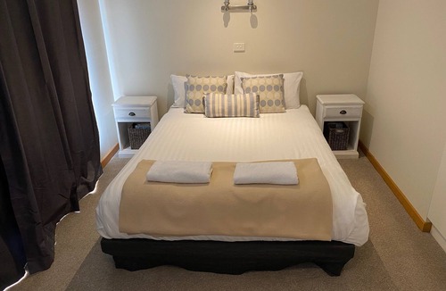 Four Mile Creek Resort | Heated outdoor pool . 25min from Bicheno and St Helens .