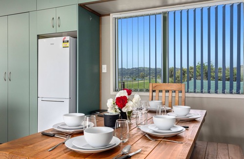 Whakatane House | Heavenly on Riverside - Whakatāne Holiday Home