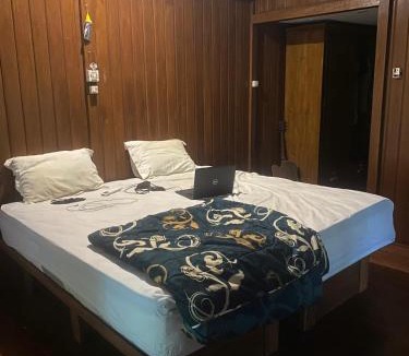Sumberagung House | HENDRO'S SURF CAMP Pulau merah