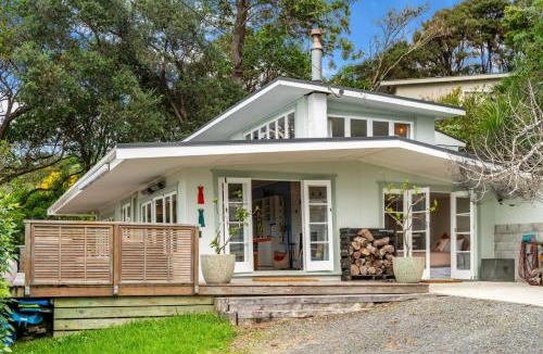 Snells Beach House | Heron's Hideaway - Snells Beach Holiday Home