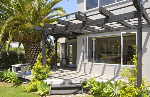 Matapouri Cottage | Hibiscus - Matapouri Holiday Home
