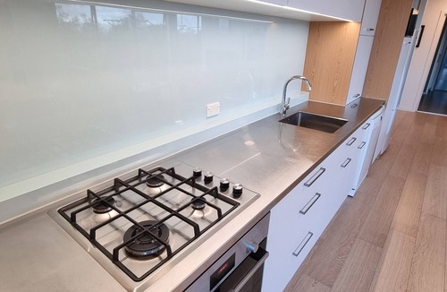 Wellington House | High-quality guesthouse minutes from everywhere! Breakfast included!
