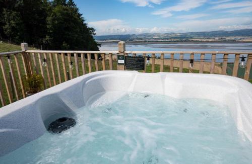 Cupar House | Hillside Snug with hottub which sleeps-2 in Fife