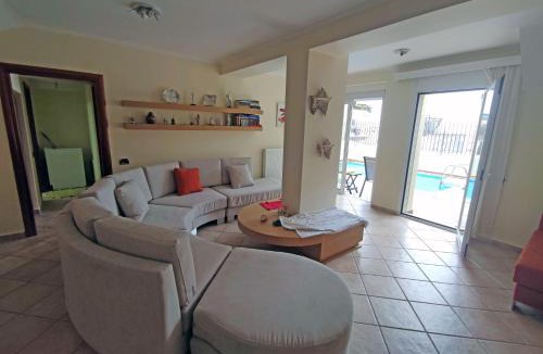 Ano Kipseli Villa | Hillside Villa, Private Pool , Panorama View & Free Parking 2km from Archaeological Museum