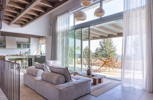 Vlachopoulatika Villa | Hilltop Haven with Olive groves Panorama