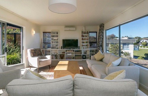 Hilltop House | Hilltop Vista - Taupo Holiday Home