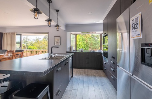 Lynmore House | Hilton Holiday | Lynmore Location with Spa Pool