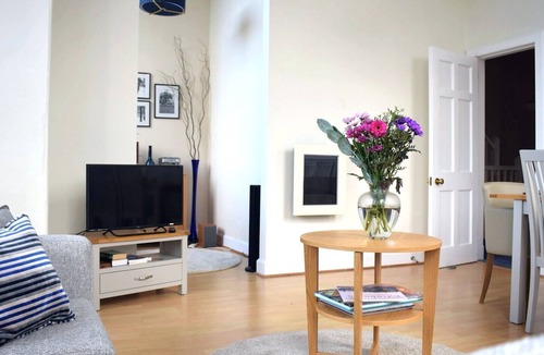 Newington House | Historic Edinburgh property transformed into a modern townhouse. Free parking.