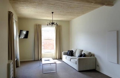 Sullivan's Cove Apartment | Historic gasworks apartment unit 8