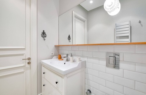 Pera Apartment | Historical Flat with Balcony near Galata Tower