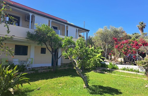 Kompi Apartment | Holiday apartment above the beautiful Peroulia beach, wifi | Messenia, Peloponne
