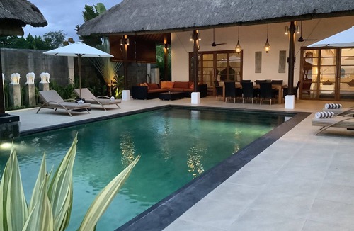 Gerokgak Villa | Holiday home directly on the north Bali beach, including staff