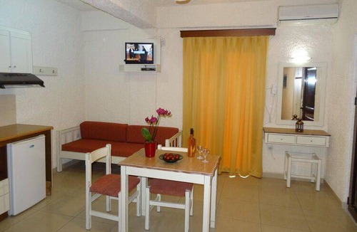Palaiochora Apartment | Holiday home in Paleochora with public parking