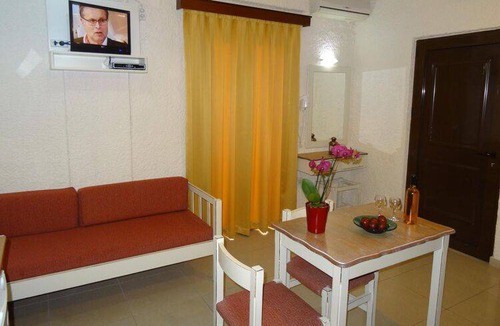 Palaiochora Apartment | Holiday home in Paleochora with public parking