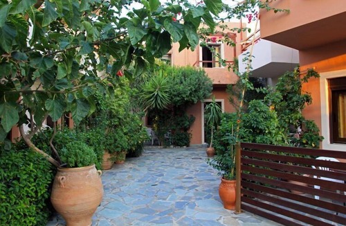 Palaiochora Apartment | Holiday home in Paleochora with public parking