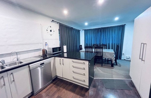Papakura House | Holiday Home In Red Hill Papakura Auckland With Beautiful Views
