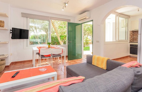 Los Delfines House | Holiday Home 'Villa Elfa' near the Beach with Pool, Garden & Wi-Fi