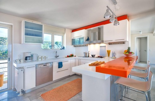 Lavreotiki House | Holiday villa inside a private and secure property