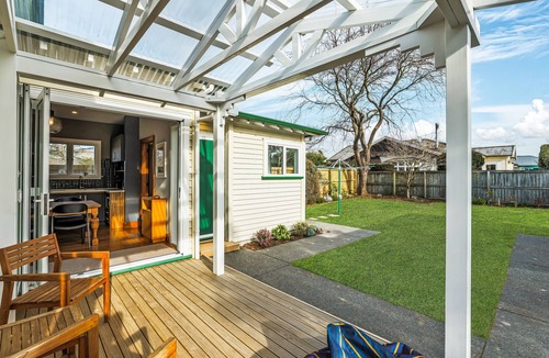 Somerfield House | Home away from home close to everything. Pet friendly.