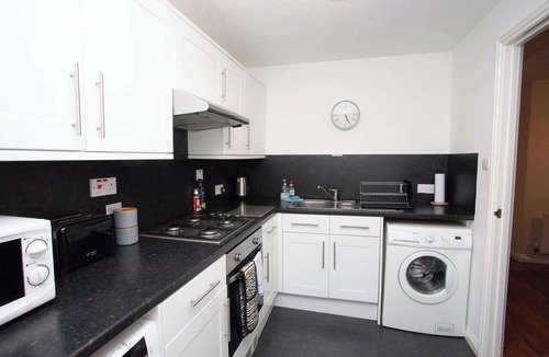 East End Apartment | Homely Flat close to Centre with Free Parking!