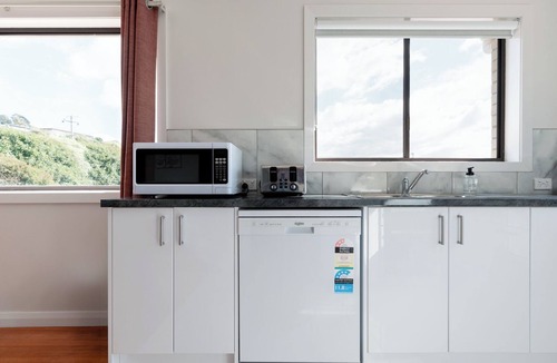 Riverside Apartment | Homely Hideaway with Parking & WiFi