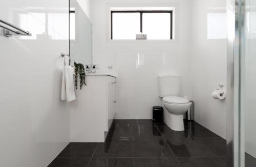 Riverside Apartment | Homely Hideaway with Parking & WiFi