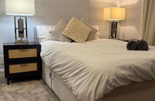 Glasgow Apartment | Homely in Hampden
