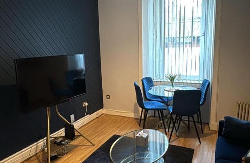 Glasgow Apartment | Homely in Hampden