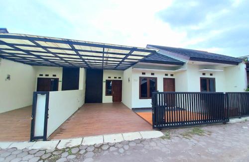 Sinduharjo House | Homestay Jogja Jakal By Simply Homy