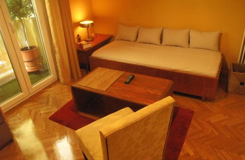 Ilisia Apartment | Homey and calm yet central (by the Hilton)